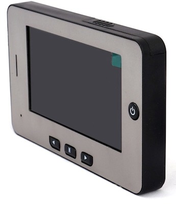 Внутренний блок видеоглазка (монитор) имеет классический дизайн и хорошо впишется в интерьер любой квартиры